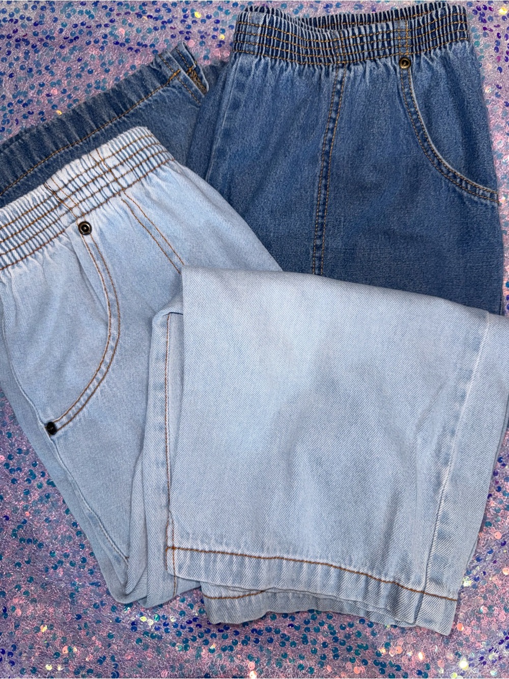 2821-American Sweetheart Elastic-Waist Denim Capris in Light Blue & Dark Blue